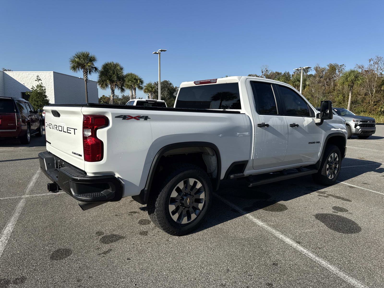 2023 Chevrolet Silverado 2500HD Custom photo 2