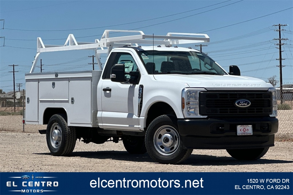 2025 Ford F-350 Super Duty Chassis Cab XLT's photo