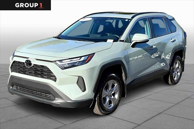 2022 Toyota RAV4 XLE's photo