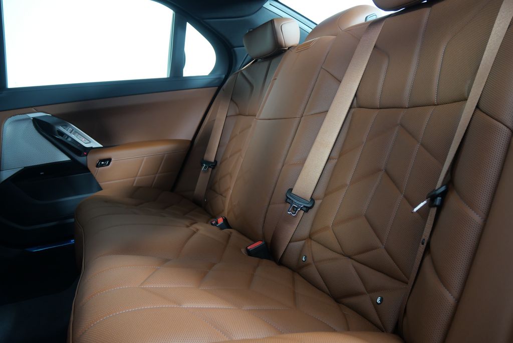 2025 Bmw 750e photo 14