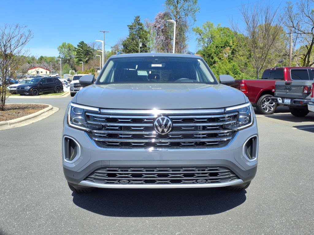 2025 Volkswagen Atlas SEL photo 2