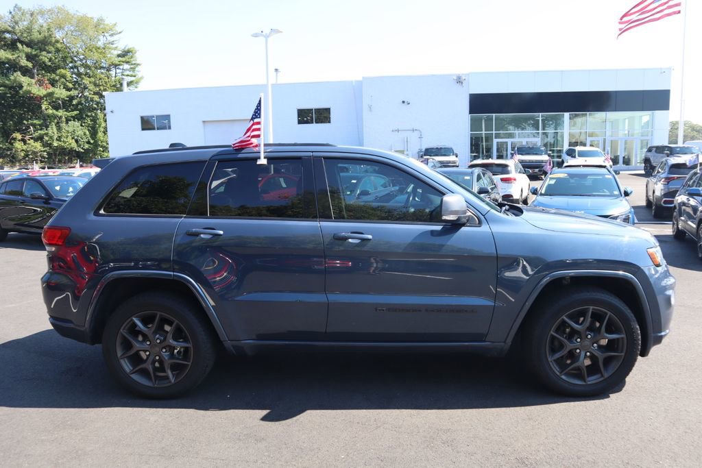 2021 Jeep Grand Cherokee Anniversary Edition photo 4