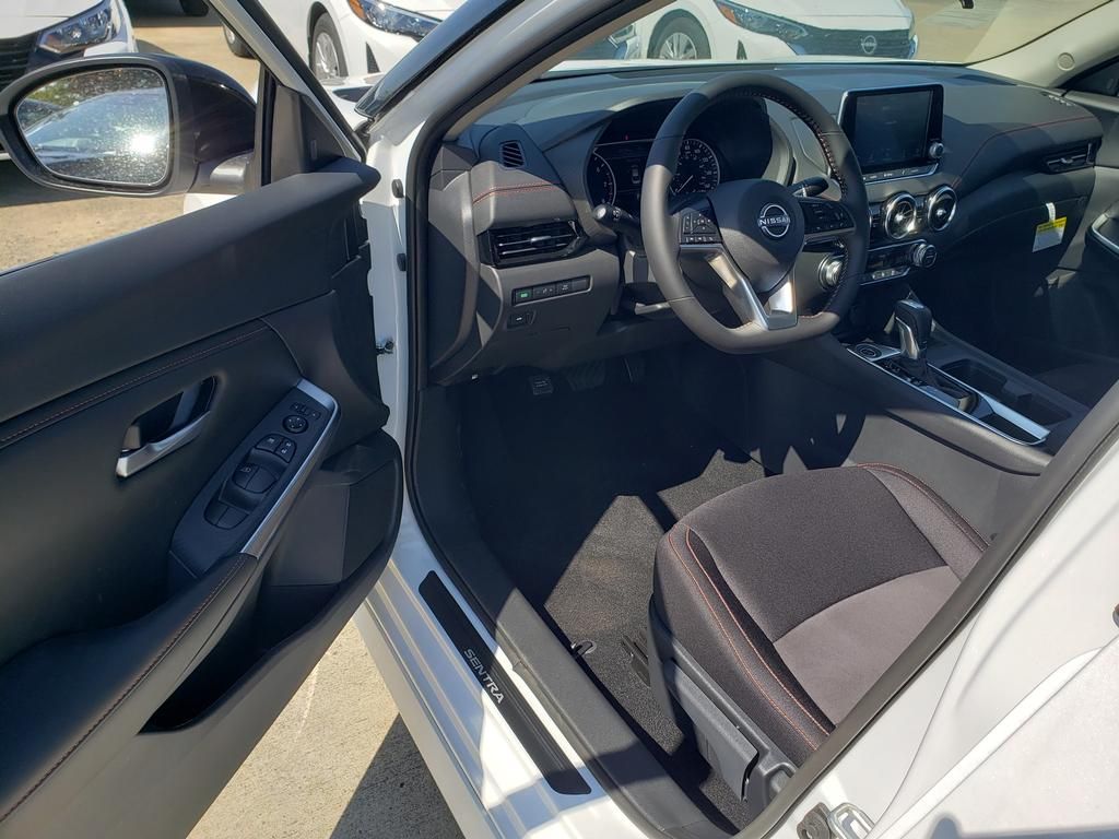 2025 Nissan Sentra SR photo 5