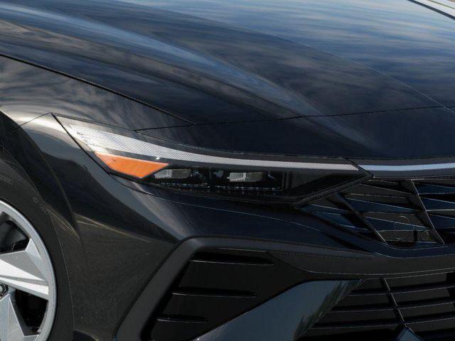 2025 Hyundai Elantra SE photo 9