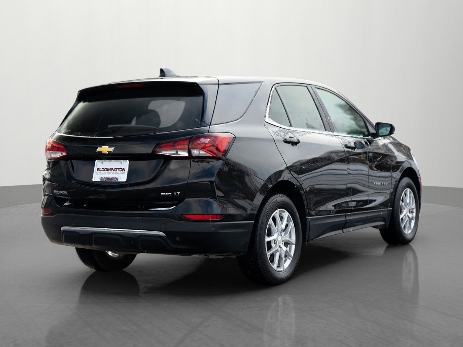2024 Chevrolet Equinox LT photo 2