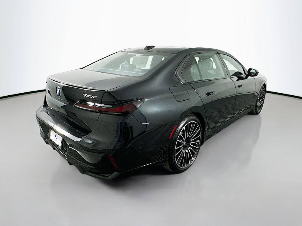 2026 Bmw 750e photo 5