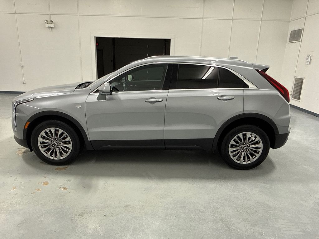 2025 Cadillac XT4 Premium Luxury photo 2