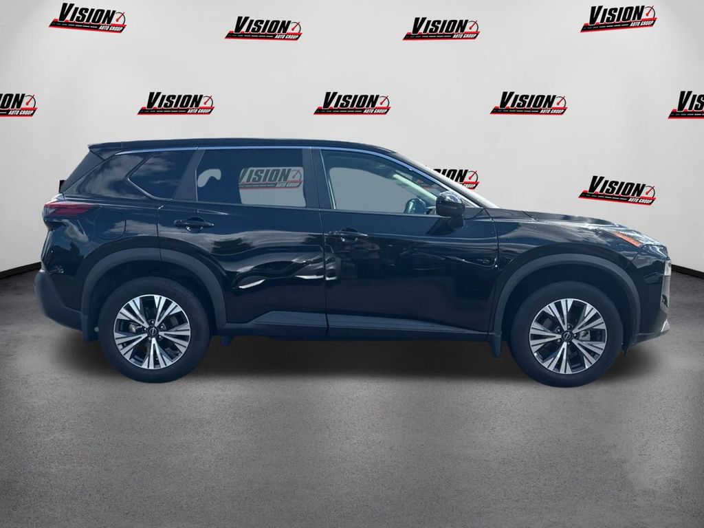 2022 Nissan Rogue SV photo 4