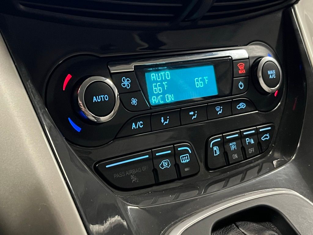 2016 Ford C-Max Energi SEL photo 8
