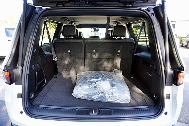 New 2025 Bright White Clear-Coat Exterior Paint Jeep Series II image 17