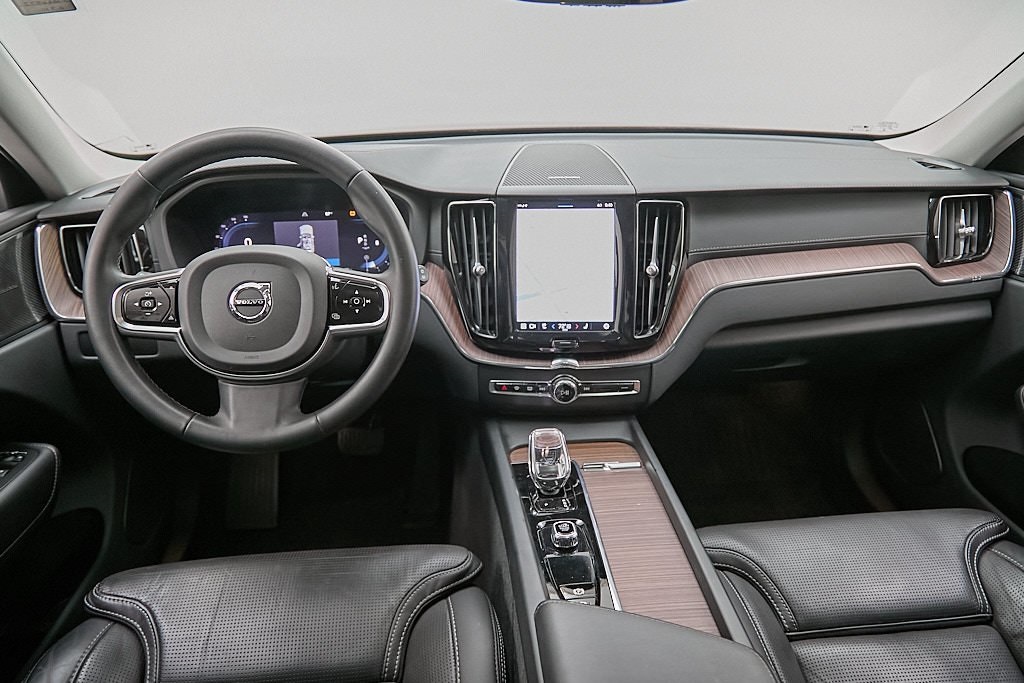 2023 VOLVO XC60 - Image 22