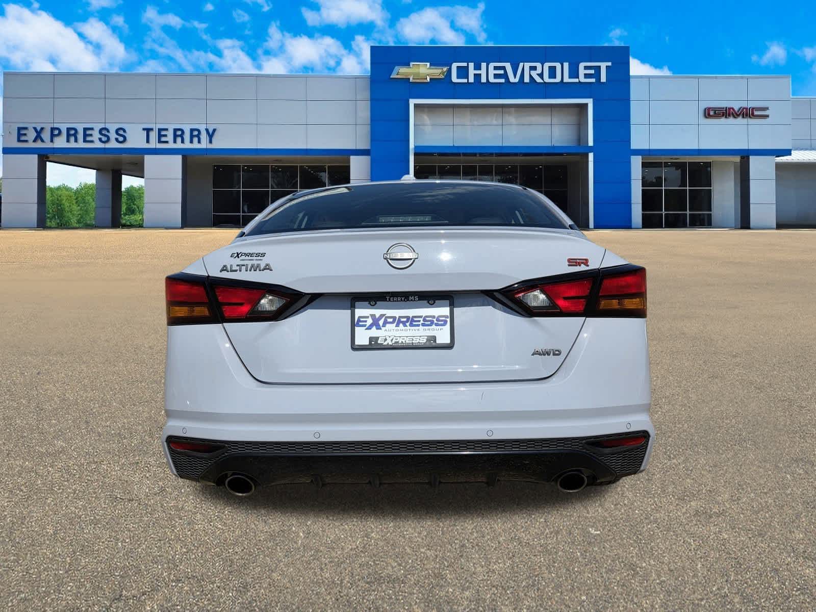 2025 Nissan Altima SR photo 3