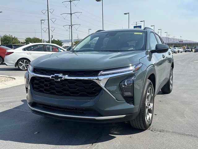 2025 Chevrolet Trax LT photo 4