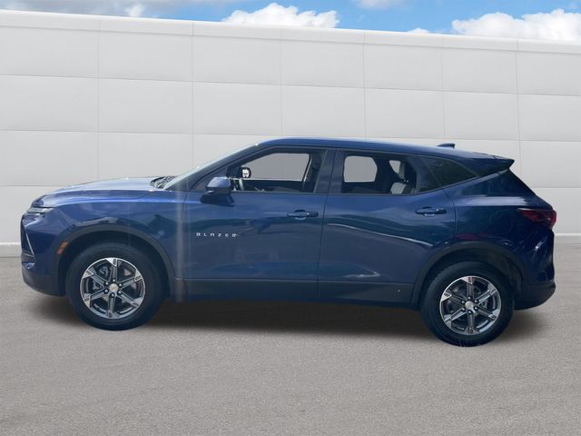 2023 Chevrolet Blazer 2LT photo 2