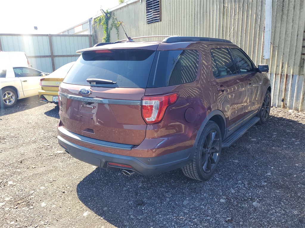 2018 Ford Explorer XLT photo 4