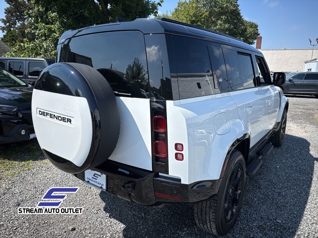 2024 Land Rover Defender 110 X-Dynamic SE photo 4