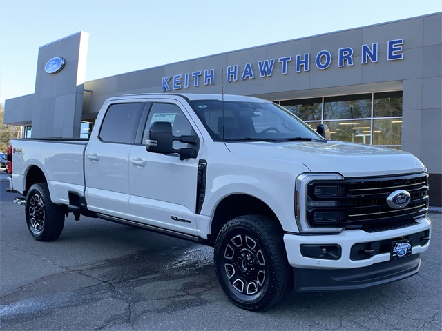2025 Ford F-350 Super Duty Platinum's photo