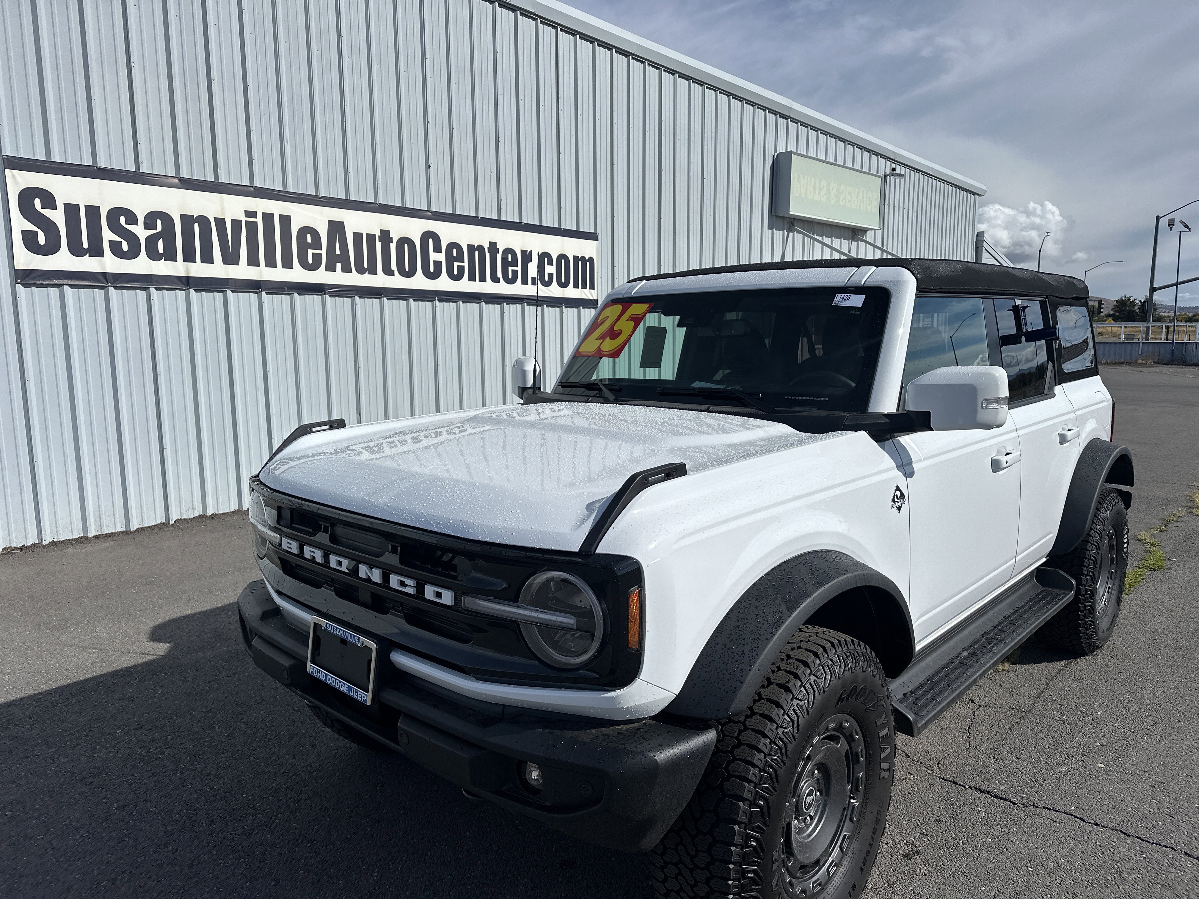 2025 Ford Bronco 4-Door Outer Banks's photo