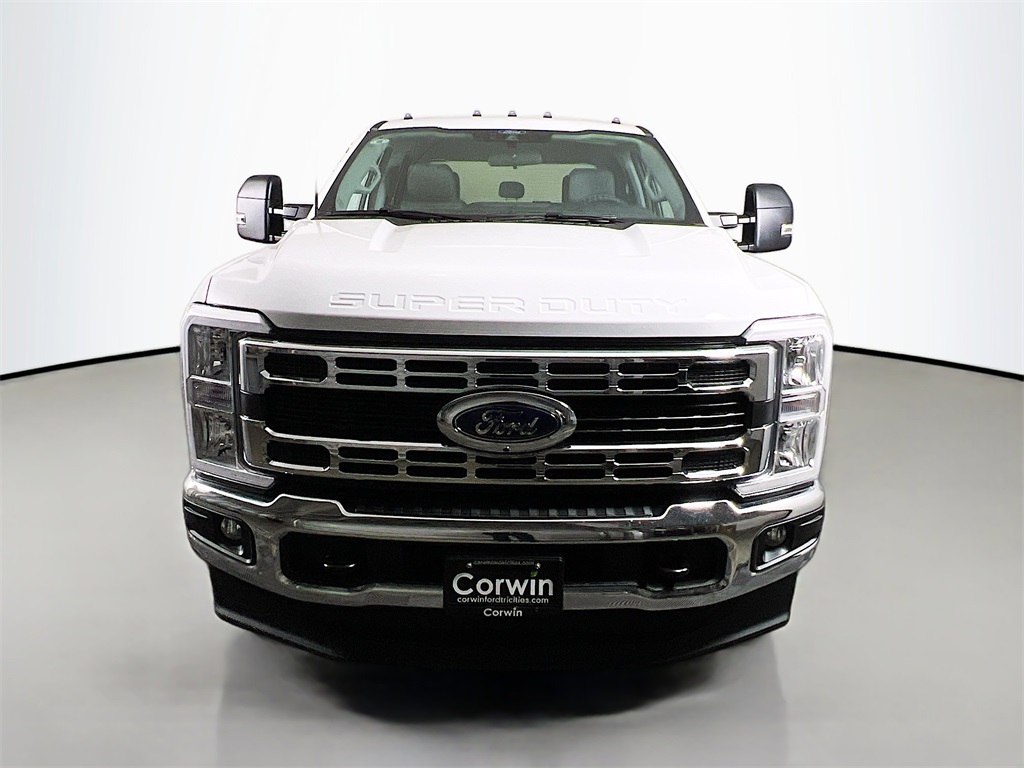 2025 Ford F-350 XLT photo 4