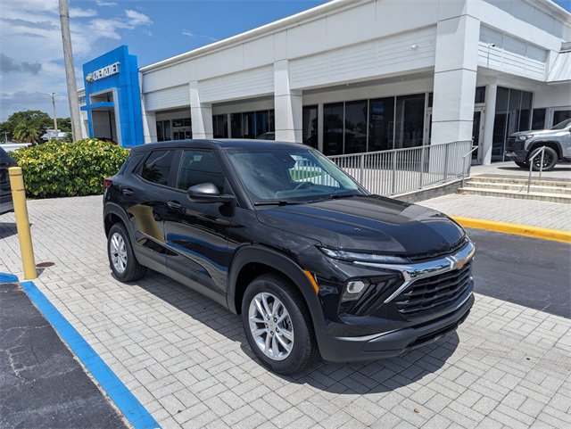 2026 Chevrolet Trailblazer LS photo 2