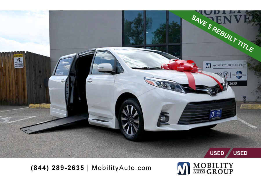 2019 Toyota Sienna Limited's photo