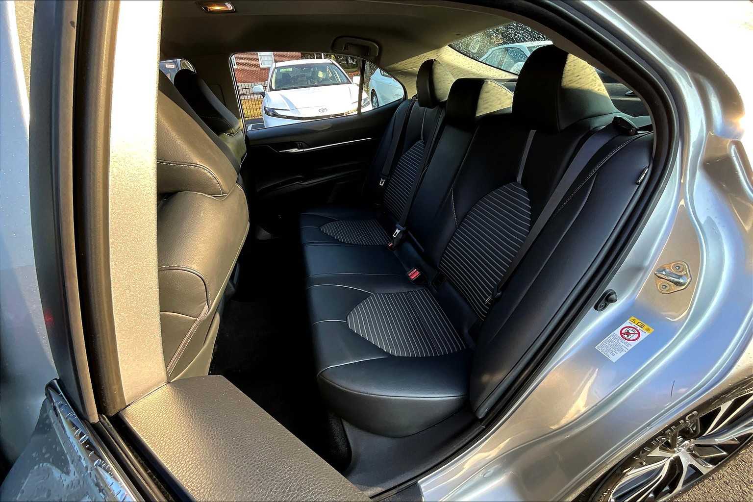 2019 Toyota Camry SE photo 18