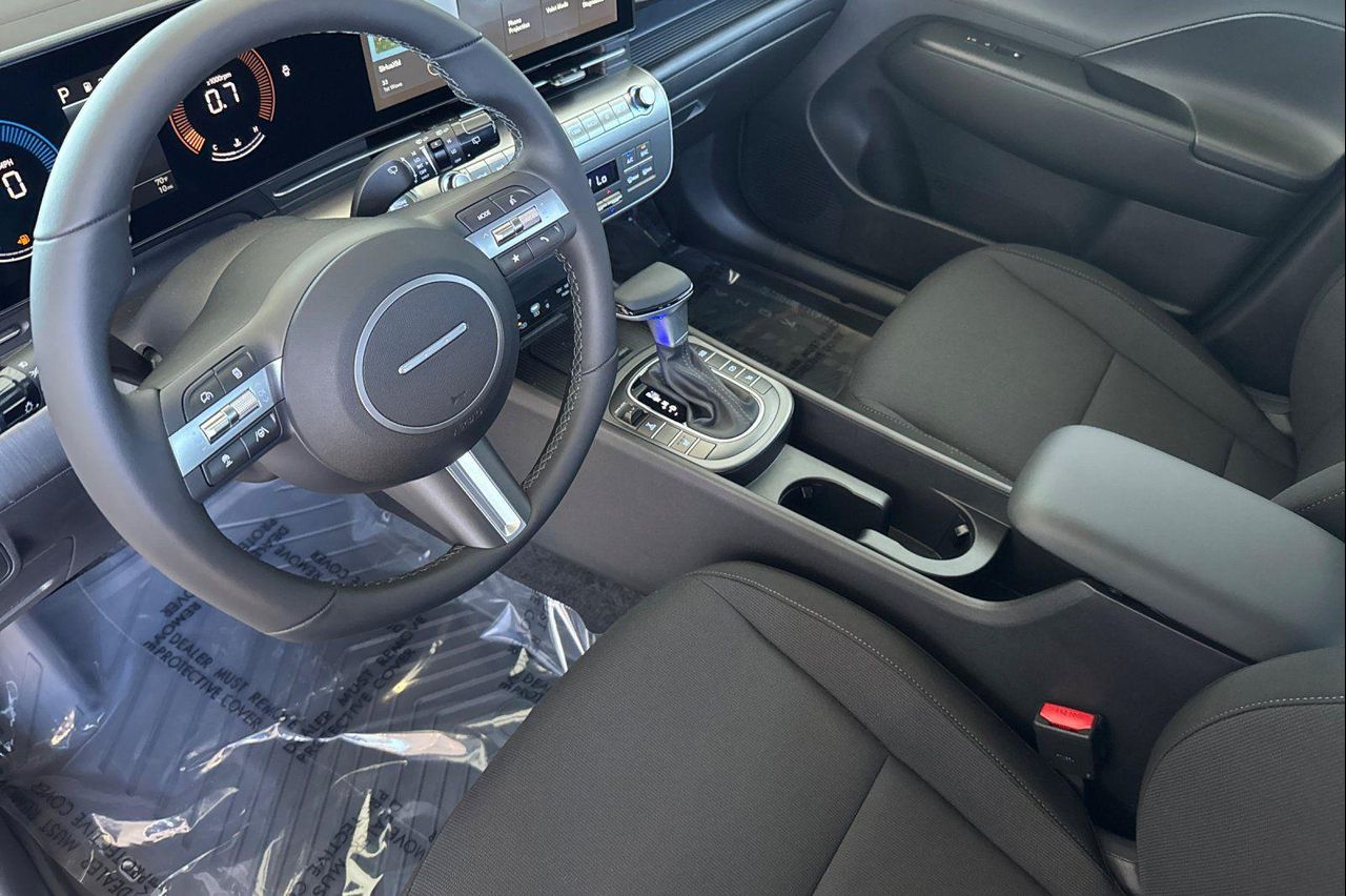 2026 Hyundai Kona SEL photo 4