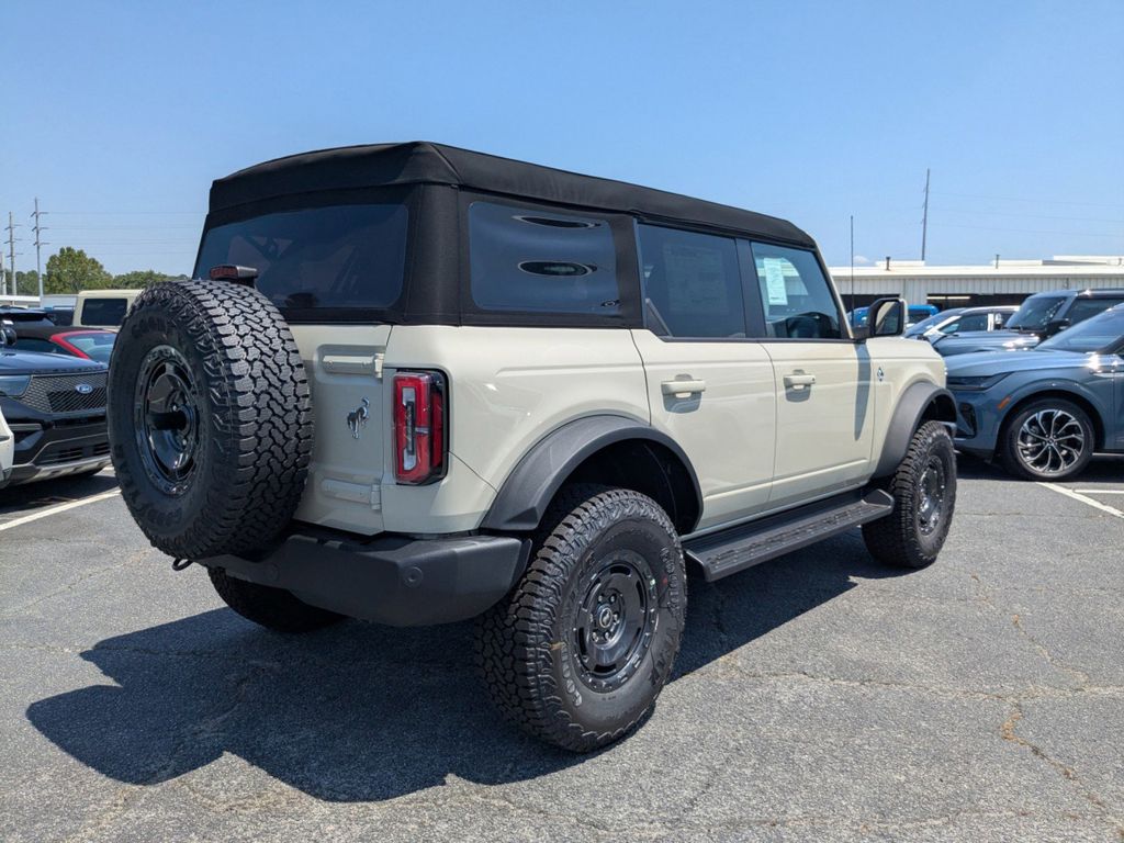 2025 Ford Bronco Outer Banks photo 4