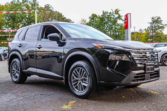 2025 Nissan Rogue S's photo