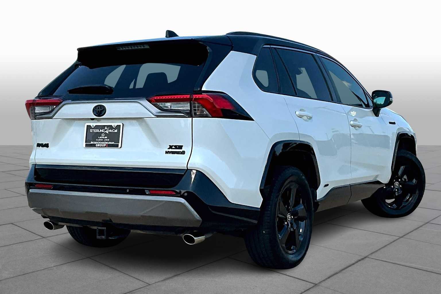 2021 Toyota RAV4 Hybrid XSE photo 11