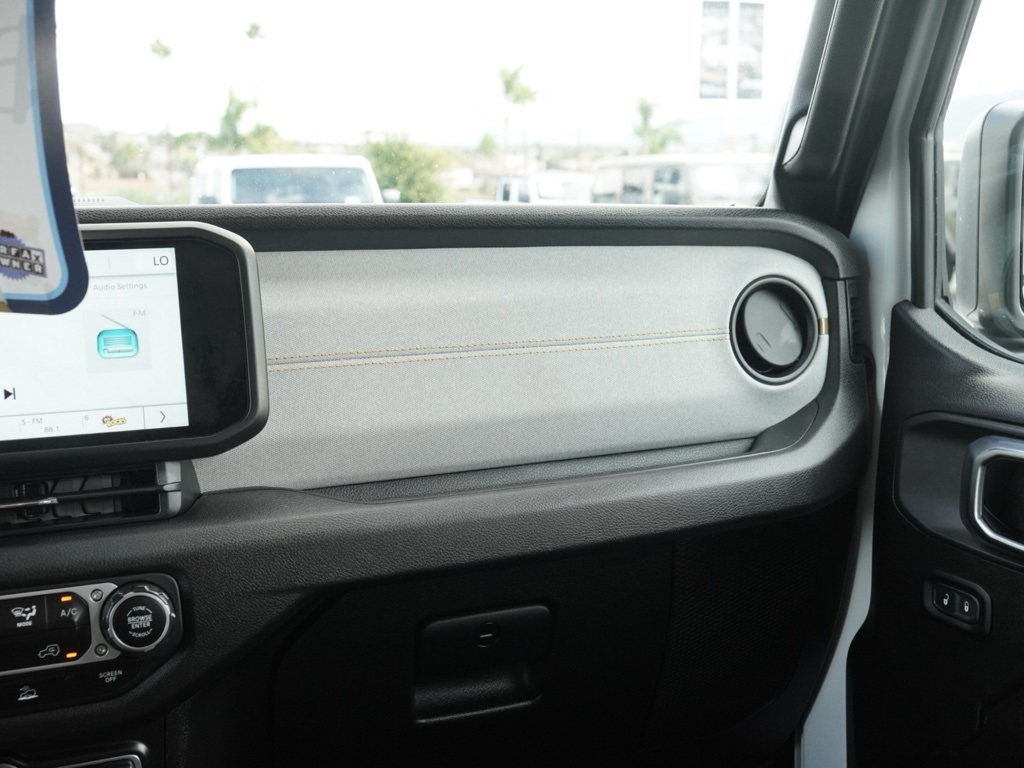 Used 2024 White Jeep Sport S 4xe image 27