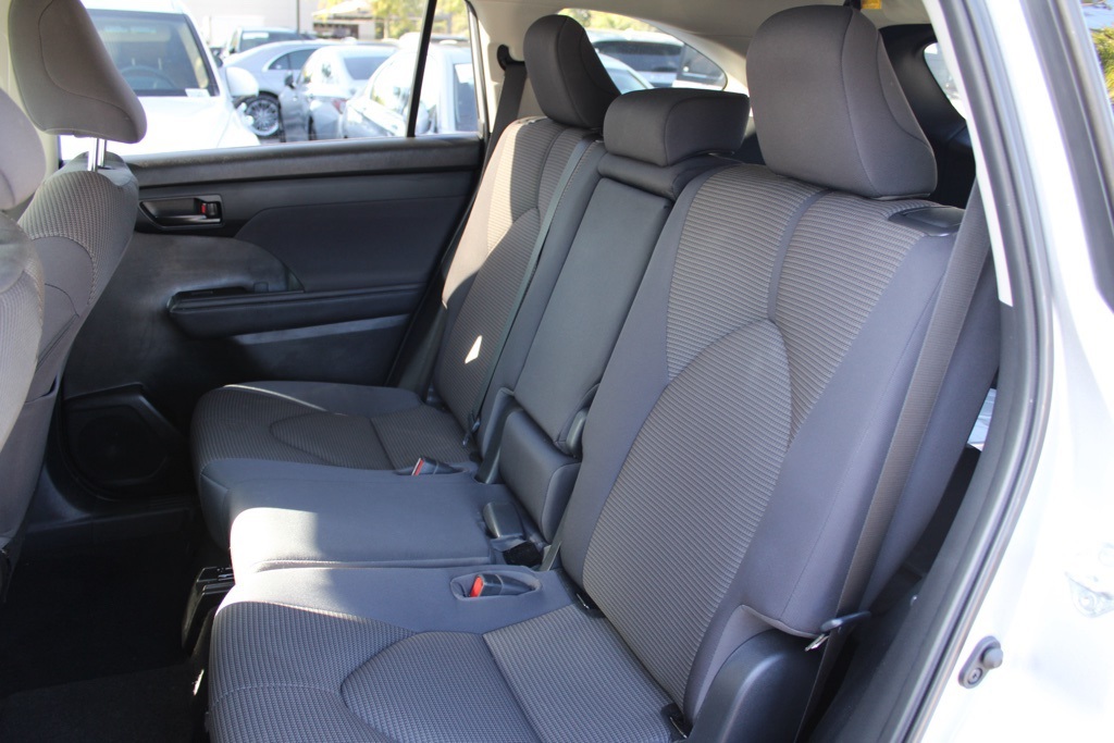2023 Toyota Highlander L photo 15