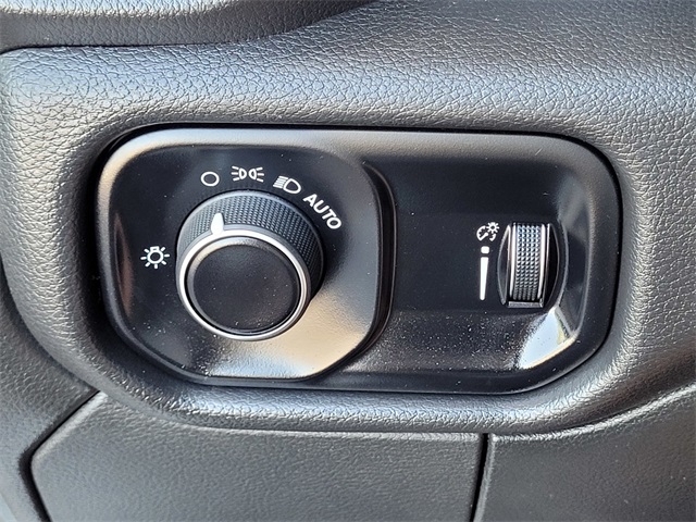 2024 Ram 3500 SLT photo 14