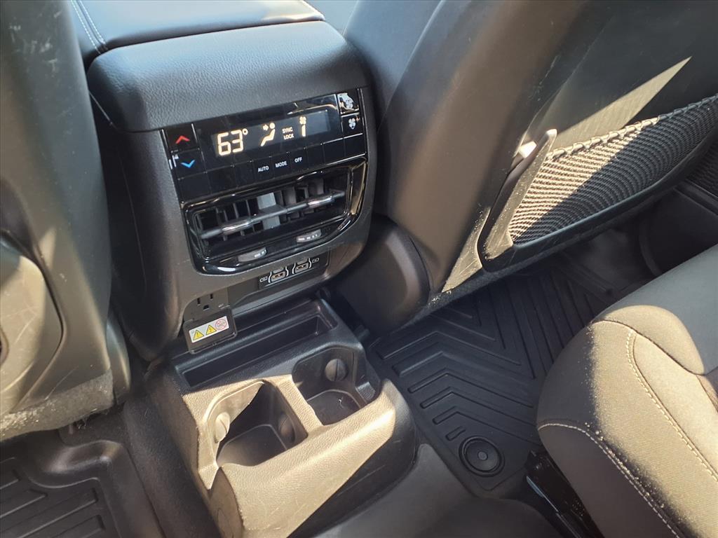 2022 Jeep Grand Cherokee Laredo photo 3