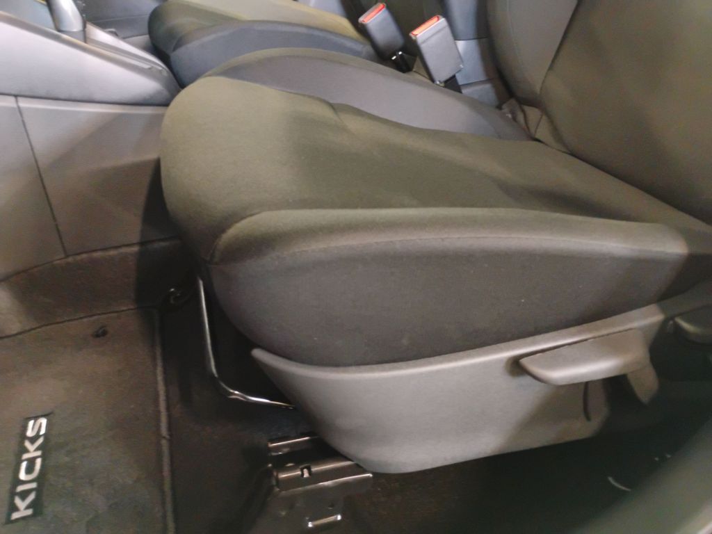 2025 Nissan Kicks Play S photo 13