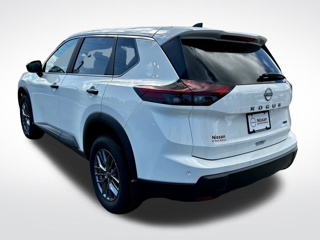 2025 Nissan Rogue S photo 5