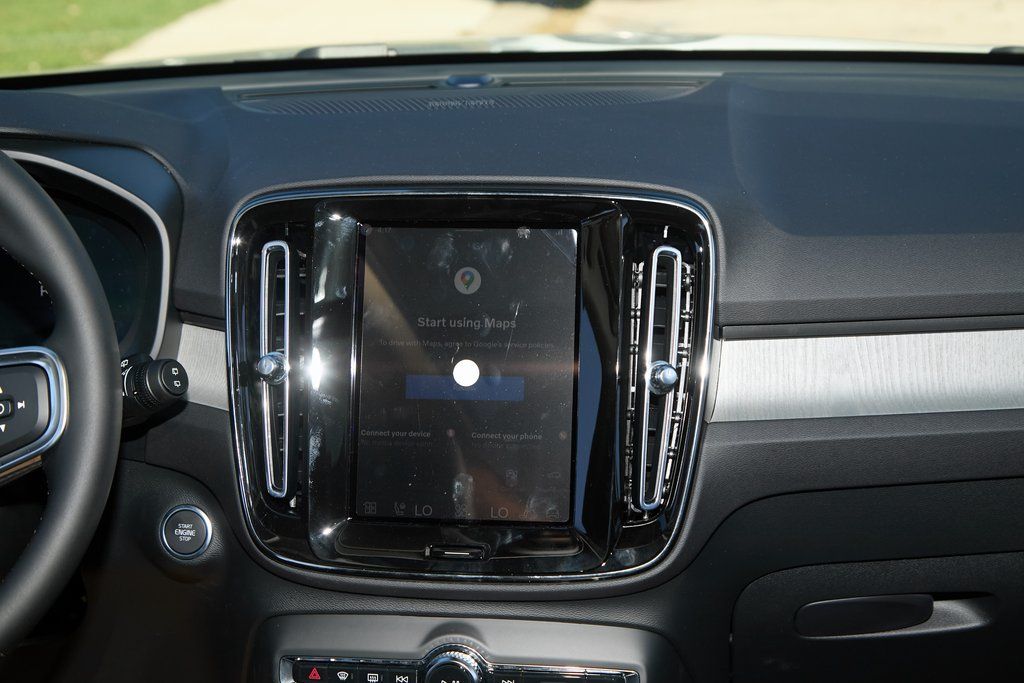 2026 VOLVO XC40 - Image 25