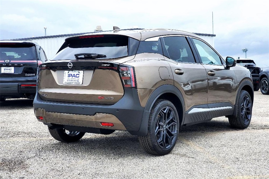 2025 Nissan Kicks SR photo 4