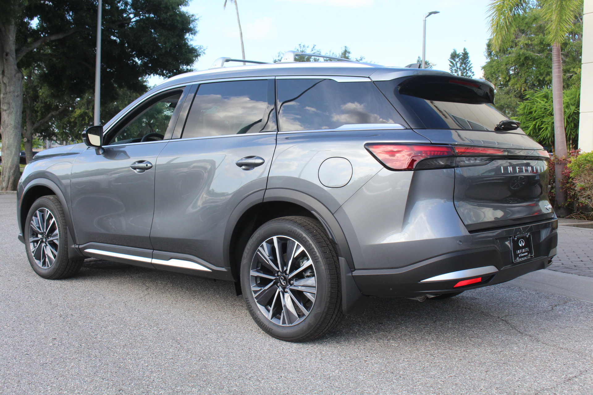 2026 Infiniti QX60 Luxe photo 3