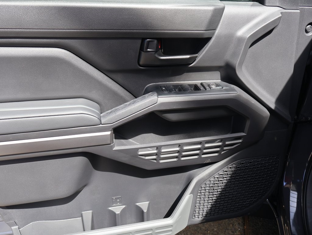 2025 Toyota Tacoma SR5 4x4 Double Cab photo 16