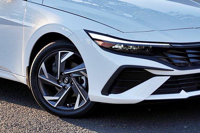 2025 Hyundai Elantra Hybrid SEL Sport photo 4