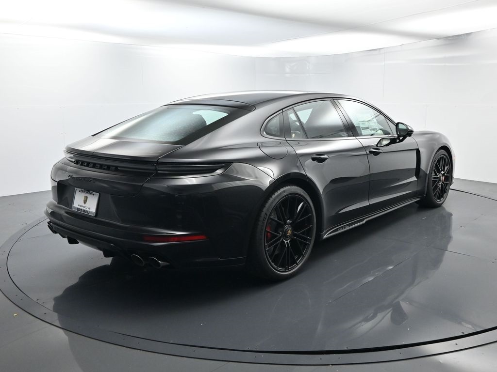 2026 Porsche Panamera GTS photo 13