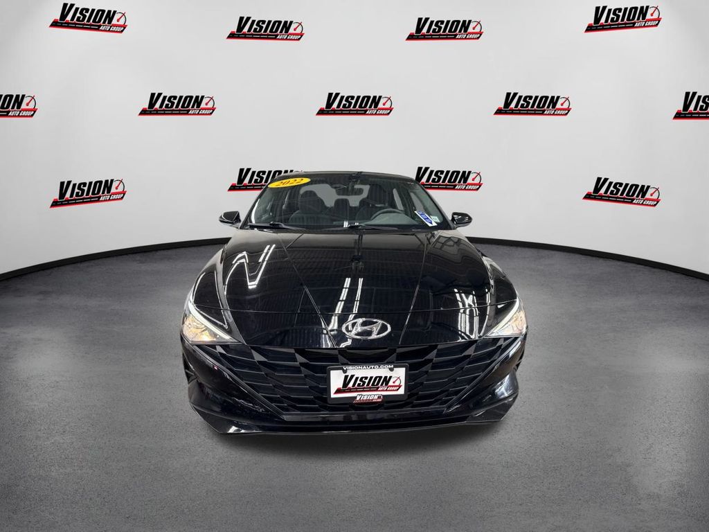 2022 Hyundai Elantra SEL photo 2