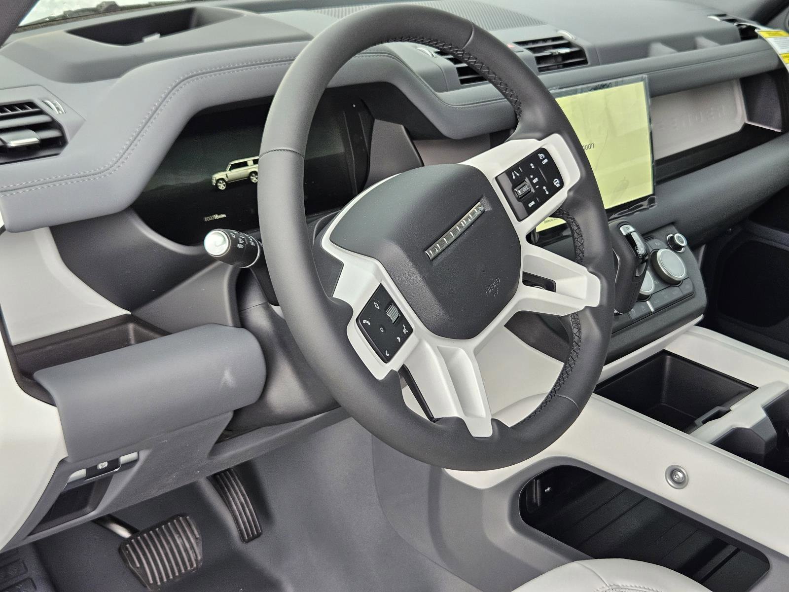 2025 Land Rover Defender 130 S photo 5
