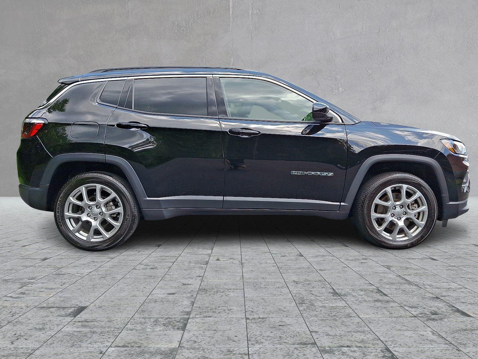2023 Jeep Compass Latitude Lux photo 5