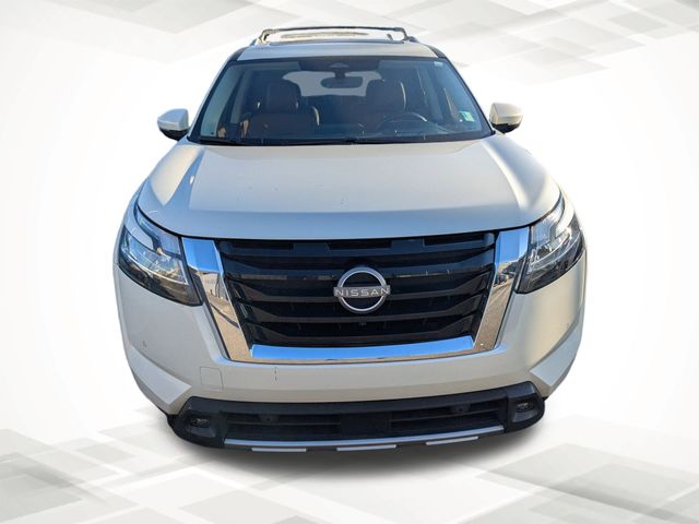 2023 Nissan Pathfinder Platinum photo 3