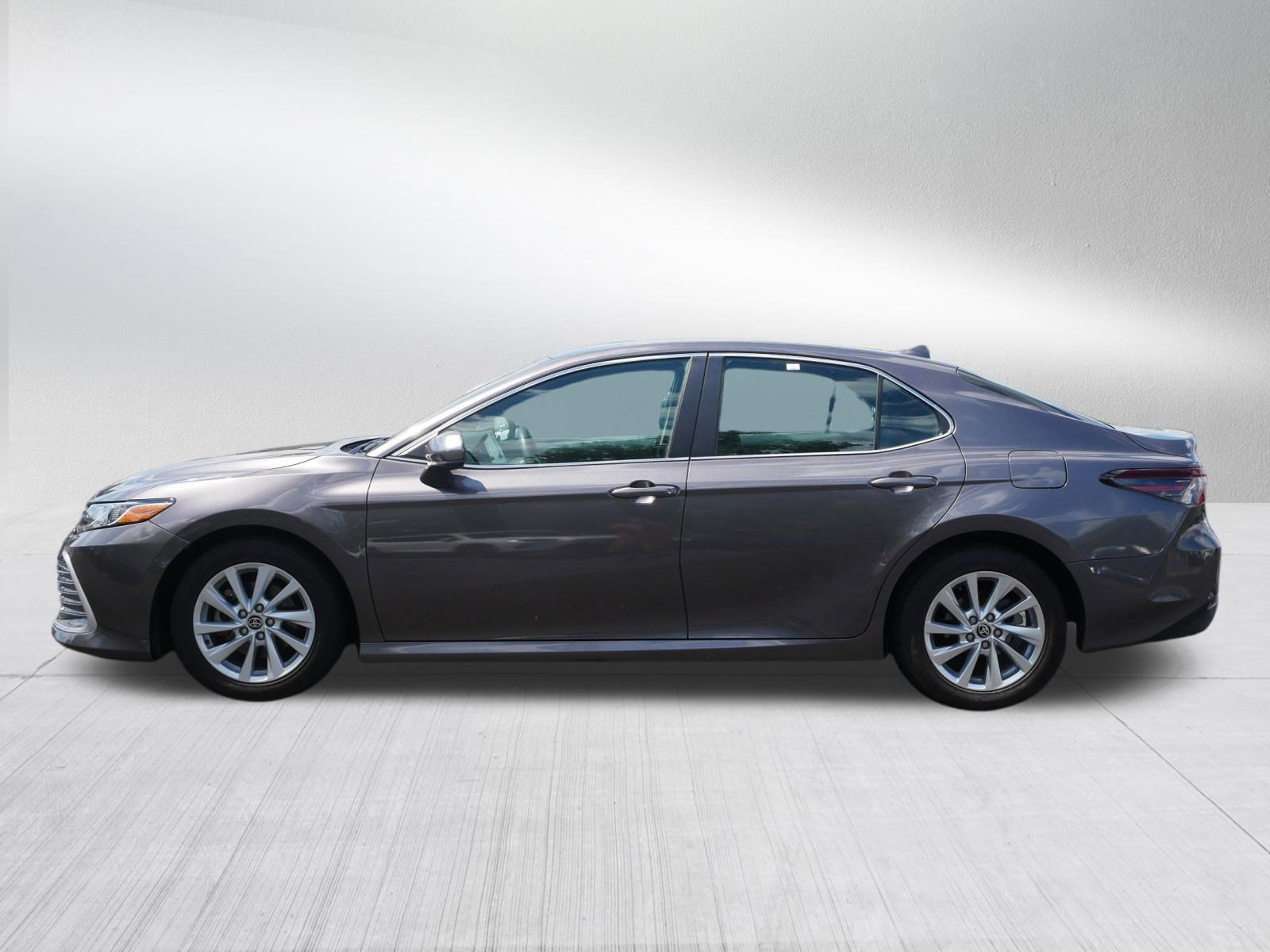 2023 Toyota Camry LE photo 4