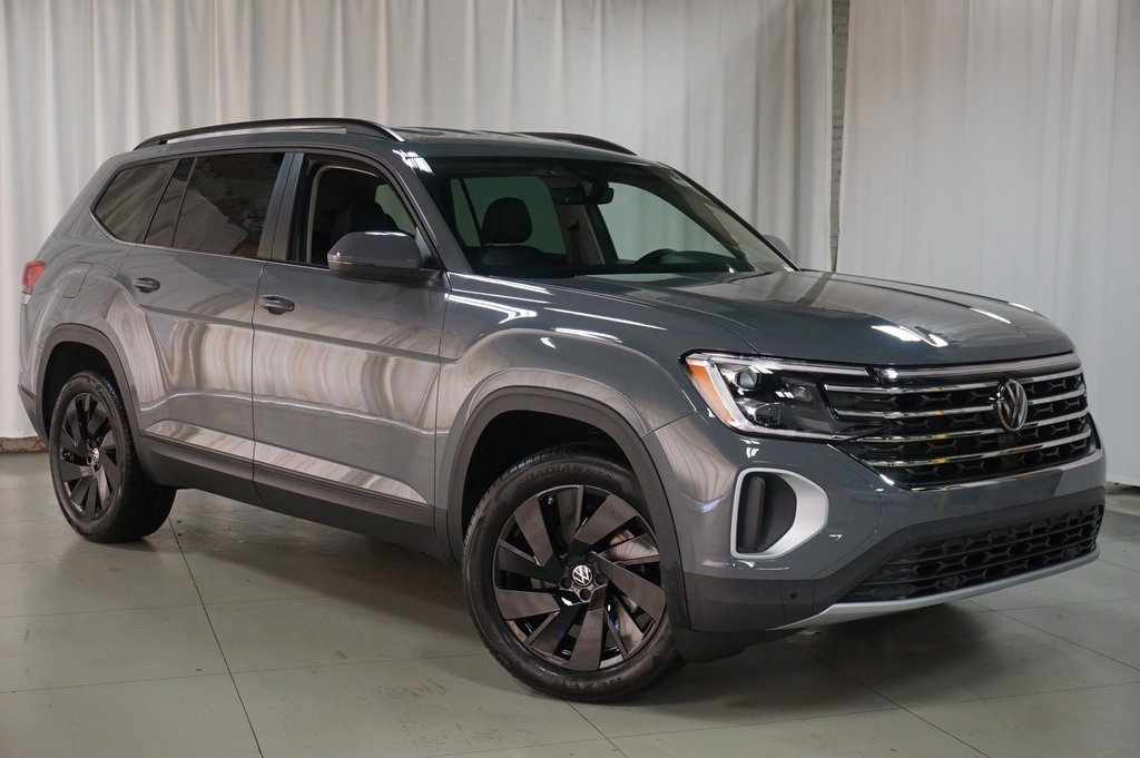 2026 Volkswagen Atlas SE Technology photo 2