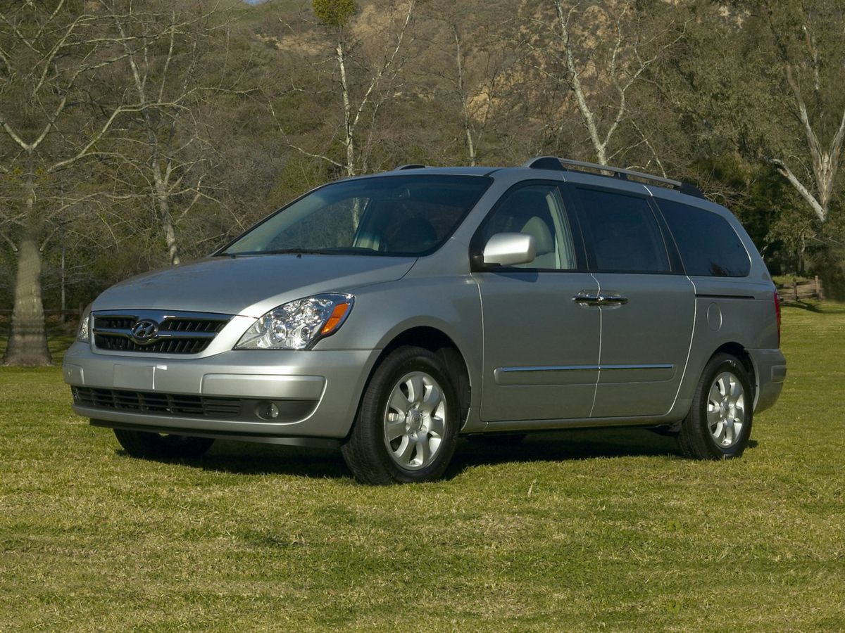 2007 Hyundai Entourage GLS's photo