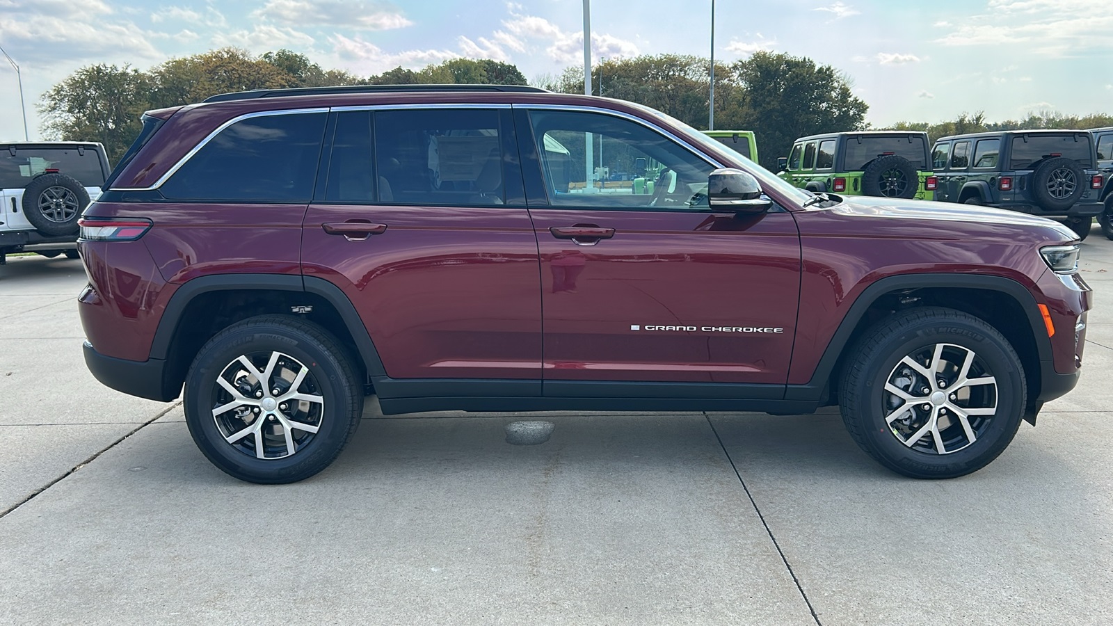 2025 Jeep Grand Cherokee Limited photo 2